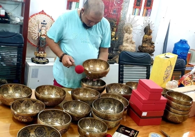 TREATMENT WITH SINGING BOWLS